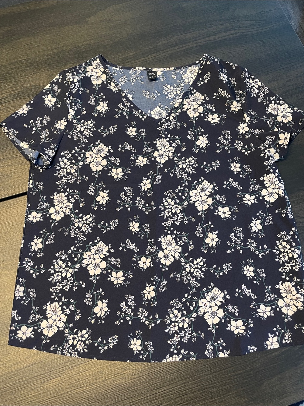 Women's Navy Floral V-Neck Short Sleeve Blouse